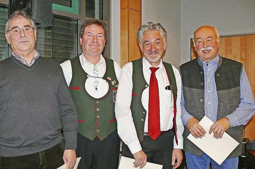 Neue Ehrenmitglieder des Musikvereins Edelweiß Sulzbach sind Herbert Grein, Herbert Brauner, Robert Bohn und Lothar Waßmer (von links). Foto: Birgit Kuhn 