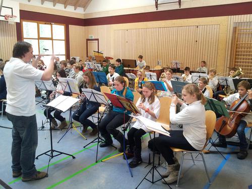 Das Schülerorchester unter Leitung von Andreas Fath beweist beim Abschlusskonzert des Probenwochenendes hohes musikalisches Niveau. Foto: privat 