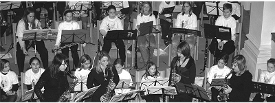 Das Saxofonquartett unter Leitung von Franziska Richter sowie Vororchester und Bläserklassen des Musikvereins Sulzbach brachten vorweihnachtliche Stimmung in die Sulzbacher St.-Anna-Kirche. Foto: privat