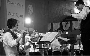 Mit einem eindrucksvollen Konzert gestalteten das sinfonische Blasorchester und das Jugendblasorchester des Sulzbacher Musikvereins einen genussvollen Spätnachmittag. Foto: Weitz